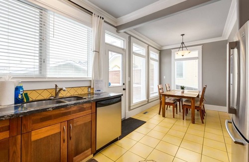 Bridgeland House | This house is a 3 bedroom(s), 2.5 bathrooms, located in Calgary, AB.
