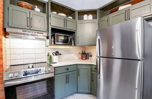 Wichita House | This house is a 3 bedroom(s), 2 bathrooms, located in Wichita, KS.