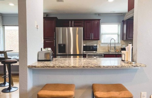 Plano House | This house is a 3 bedroom(s), 2 bathrooms, located in Plano, TX.