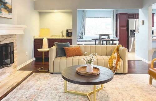 Plano House | This house is a 3 bedroom(s), 2 bathrooms, located in Plano, TX.