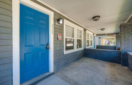 Near Eastside House | This house is a 3 bedroom(s), 1.5 bathrooms, located in Indianapolis, IN.