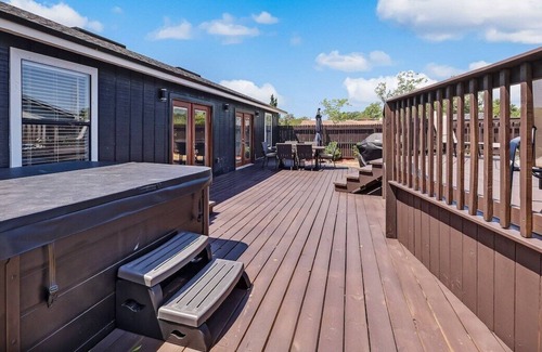 Westside House | This house is a 3 bedroom(s), 2 bathrooms, located in Jacksonville, FL.