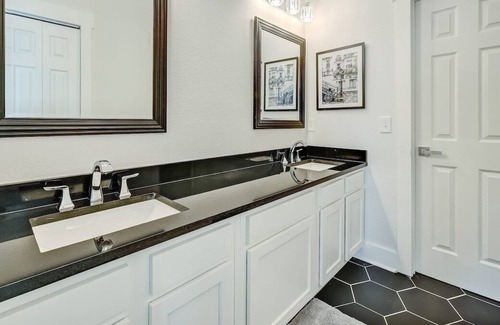 Westside House | This house is a 3 bedroom(s), 2 bathrooms, located in Jacksonville, FL.