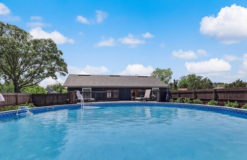 Westside House | This house is a 3 bedroom(s), 2 bathrooms, located in Jacksonville, FL.