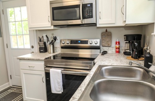 Southside House | This house is a 3 bedroom(s), 1 bathrooms, located in Jacksonville, FL.