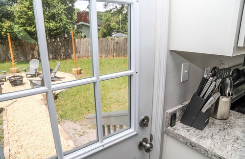 Southside House | This house is a 3 bedroom(s), 1 bathrooms, located in Jacksonville, FL.