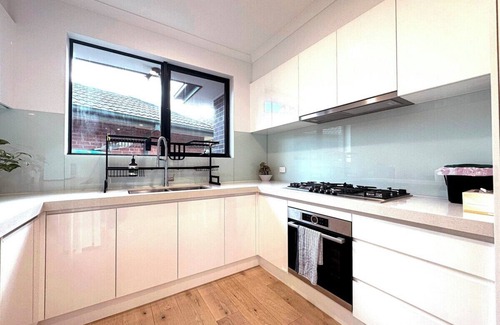Mount Waverley House | This house is a 4 bedroom(s), 3.5 bathrooms, located in Glen Waverley, VIC.