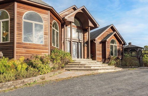 Taghkanic House | This house is a 4 bedroom(s), 4 bathrooms, located in craryville, NY.