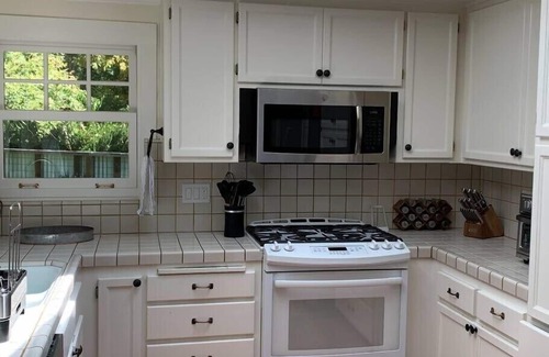 Kenwood House | This house is a 4 bedroom(s), 2.5 bathrooms, located in Santa Rosa, CA.