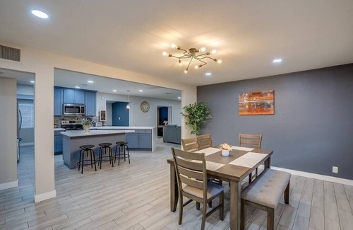 New Papago Parkway House | This house is a 4 bedroom(s), 3 bathrooms, located in Scottsdale, AZ.