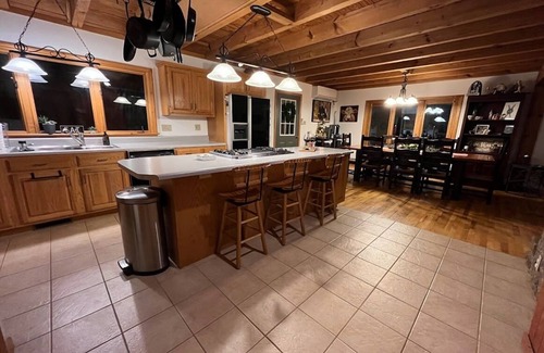 Mars Hill House | This house is a 4 bedroom(s), 3 bathrooms, located in Mars Hill, NC.