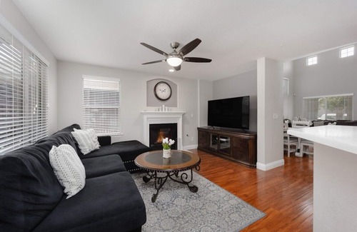 Antelope House | This house is a 4 bedroom(s), 3 bathrooms, located in Antelope, CA.