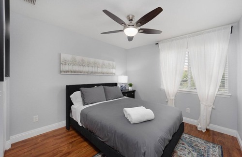 Antelope House | This house is a 4 bedroom(s), 3 bathrooms, located in Antelope, CA.