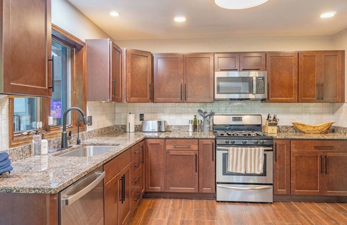 Kingston House | This house is a 4 bedroom(s), 3 bathrooms, located in Kingston, NY.