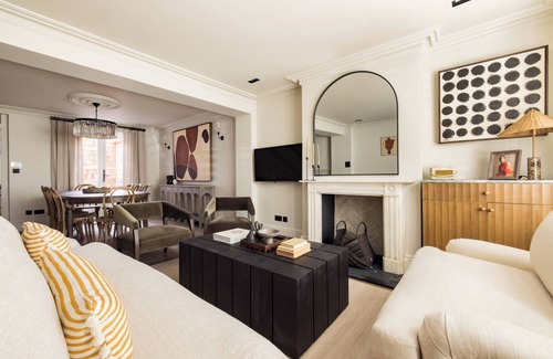 Abingdon House | This house is a 4 bedroom(s), 2 bathrooms, located in London, .