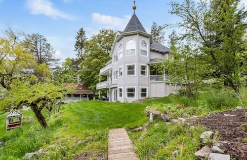 Bayview House | This house is a 4 bedroom(s), 4 bathrooms, located in Bayview, ID.