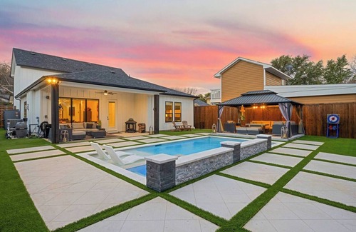 Dallas House | This house is a 4 bedroom(s), 3 bathrooms, located in Dallas, TX.