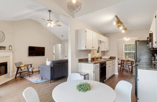 Pooler House | This house is a 4 bedroom(s), 2 bathrooms, located in Pooler, GA.