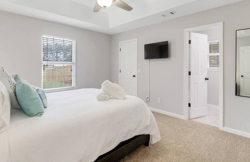 Pooler House | This house is a 4 bedroom(s), 2 bathrooms, located in Pooler, GA.