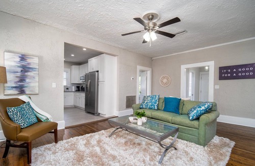 Murray Hill House | This house is a 4 bedroom(s), 2 bathrooms, located in Jacksonville, FL.