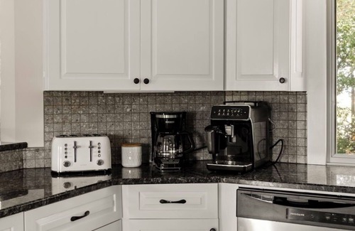 New Holland House | This house is a 5 bedroom(s), 3 bathrooms, located in New Holland, PA.
