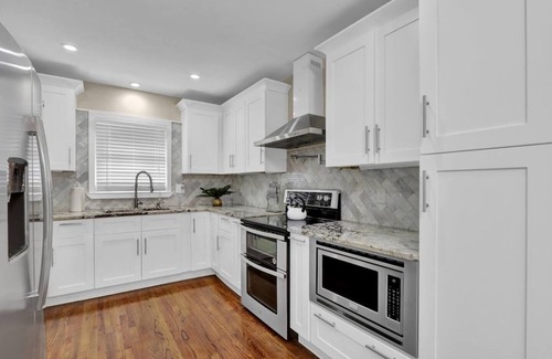 South Tuxedo Park House | This house is a 5 bedroom(s), 5.5 bathrooms, located in Atlanta, GA.