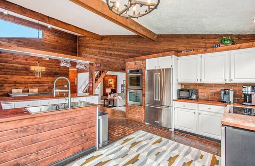 Paw Paw Lake House | This house is a 5 bedroom(s), 3 bathrooms, located in Coloma, MI.