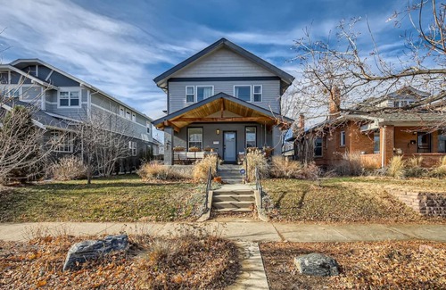 Sloan Lake House | This house is a 5 bedroom(s), 4 bathrooms, located in Denver, CO.