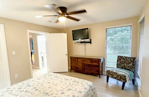 Harbor Bluffs House | This house is a 7 bedroom(s), 4.5 bathrooms, located in Largo, FL.