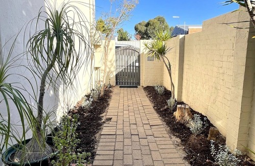 South Fremantle House | This house is a 1 bedroom(s), 1 bathrooms, located in South Fremantle, WA.