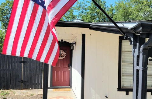 Lackland AFB House | This is a cozy Military/USA themed home by Lackland AFB . 4 Bedroom, 1 Bath.