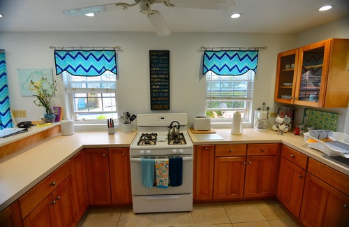 Warwick Cottage | This is great for a weekend getaway ! With quick flights from the East Coast