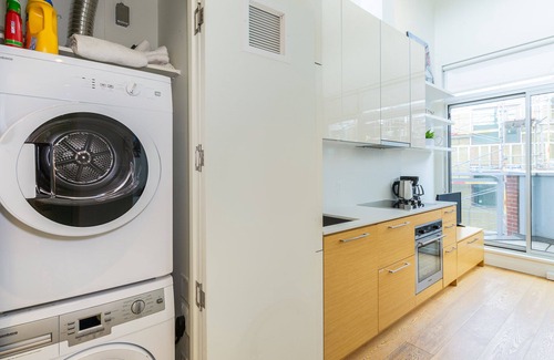 Downtown Victoria Apartment | This is the life! Waterfront studio version close to everything
