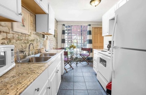Historic Downtown Savannah Apartment | This is your ideal Savannah retreat, offering a blend of historic charm, modern comfort, and a peaceful ambiance.