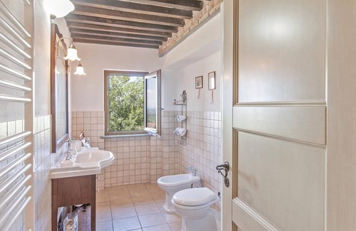 Castagnole delle Lanze House | This lovely and spacious apartment is located 2 km from Castagnole delle Lanze, in the heart of the