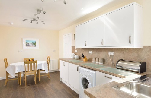 Comrie Cottage | This lovely detached cottage is conveniently set all on one level.