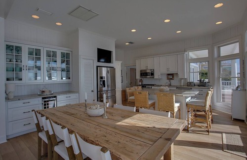 East End House | THIS LOVELY HOUSE overlooking the gulf is one of the island's most charming accommodations.