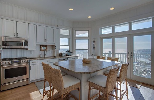 East End House | THIS LOVELY HOUSE overlooking the gulf is one of the island's most charming accommodations.