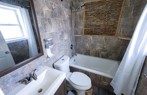 Queens Apartment | This luxury space is a cozy 2 BDR with shared common space fully furnished!n