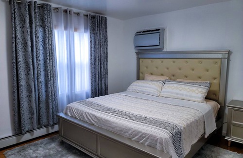 Queens Apartment | This luxury space is a cozy 2 BDR with shared common space fully furnished!n