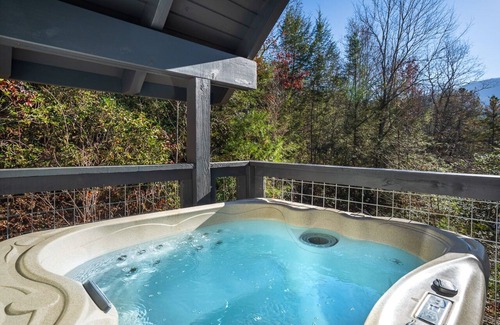 Pittman Center Cabin | This one room STUDIO is Ideal for a Special Romantic getaway.