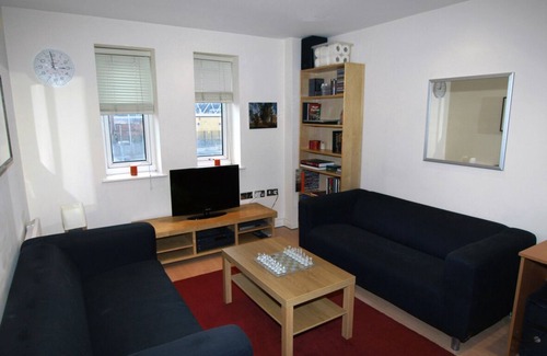 Stratford and New Town Apartment | This one's got a gym, sauna and a steam room!