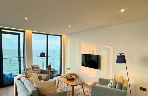 Ramsgate Apartment | This penthouse is a 3 bedroom(s), 2 bathrooms, located in Ramsgate, England.
