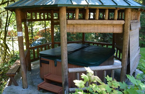 Ashford Cabin | This rare historic lodge at Mt. Rainier National Park has 4 bedrooms, Copper Creek frontage, a private hot tub on the creek, and is off the highway. Children welcome. Short walk to Copper Creek Restaurant.