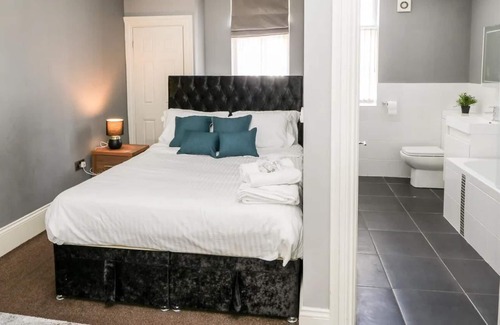 Wakefield Apartment | This serviced apartment is a 1 bedroom(s), 1 bathrooms, located in West Yorkshire, England.