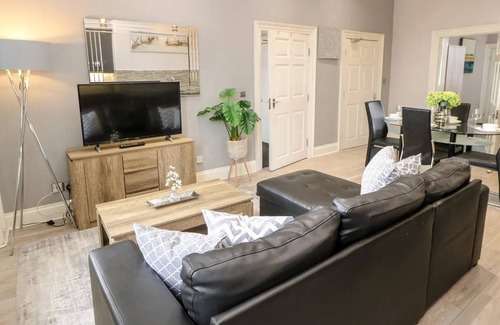 Wakefield Apartment | This serviced apartment is a 2 bedroom(s), 1 bathrooms, located in West Yorkshire, England.