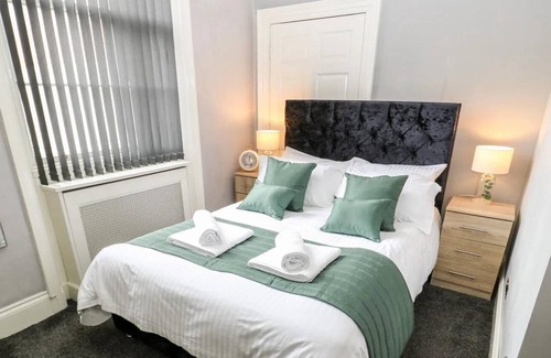Wakefield Apartment | This serviced apartment is a 2 bedroom(s), 1 bathrooms, located in West Yorkshire, England.