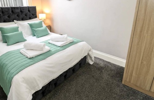 Wakefield Apartment | This serviced apartment is a 2 bedroom(s), 1 bathrooms, located in West Yorkshire, England.
