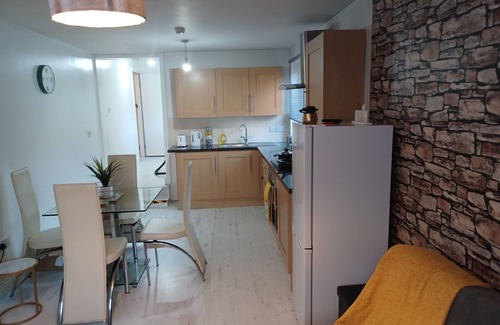 Gillingham Apartment | This spacious place is close to everything to make your stay meaningful. l