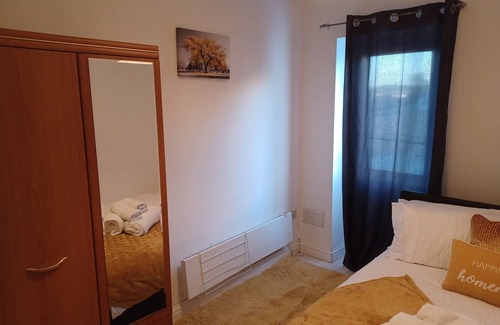 Gillingham Apartment | This spacious place is close to everything to make your stay meaningful. l